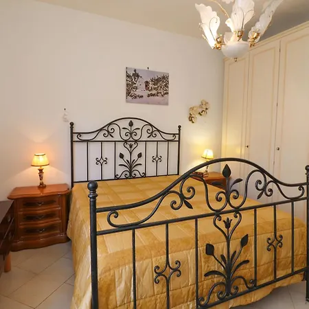 Lejlighed Keferas House *